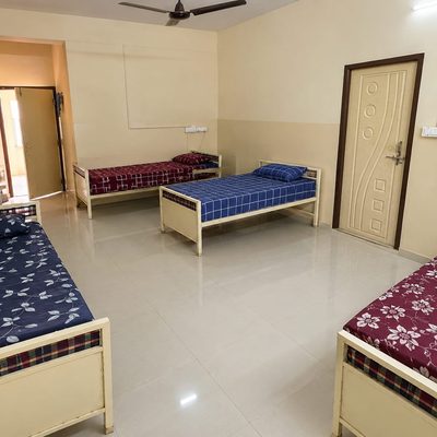 4-sharing room
